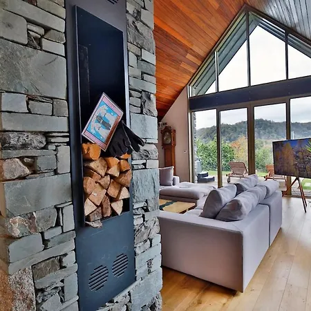 Luxury On The Shores Of Windermere * Bowness-on-Windermere