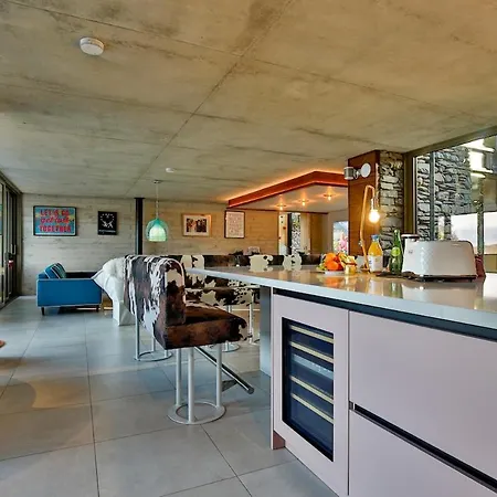 Luxury On The Shores Of Windermere