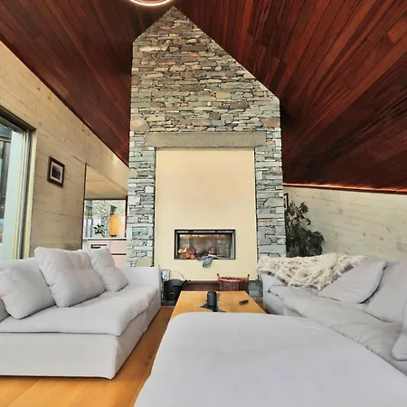 Luxury On The Shores Of Windermere *