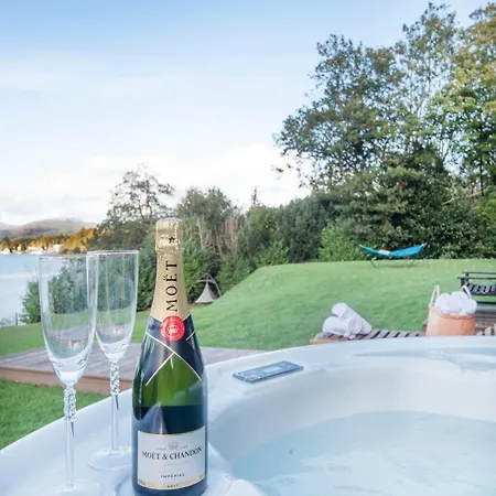 Luxury On The Shores Of Windermere Vila