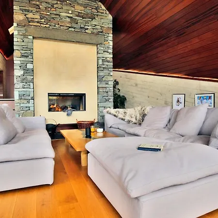 Luxury On The Shores Of Windermere