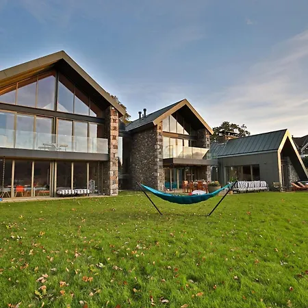 Luxury On The Shores Of Windermere Villa