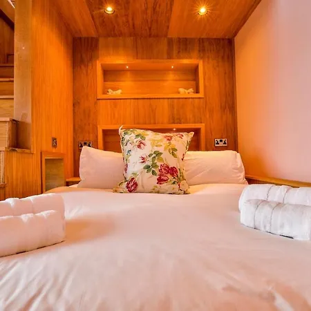 Luxury On The Shores Of Windermere * Bowness-on-Windermere