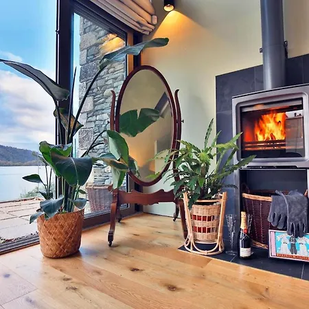 Luxury On The Shores Of Windermere