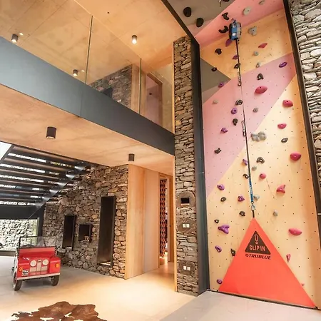 Luxury On The Shores Of Windermere