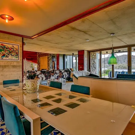 Luxury On The Shores Of Windermere Villa