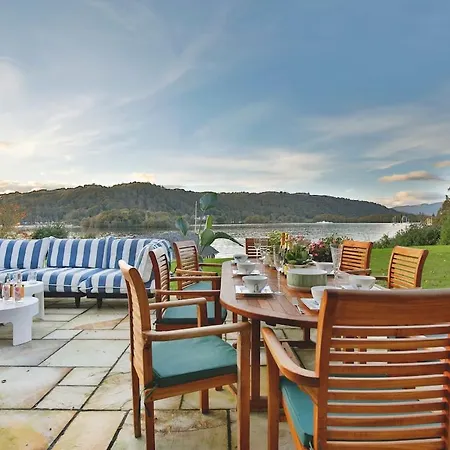 Luxury On The Shores Of Windermere *
