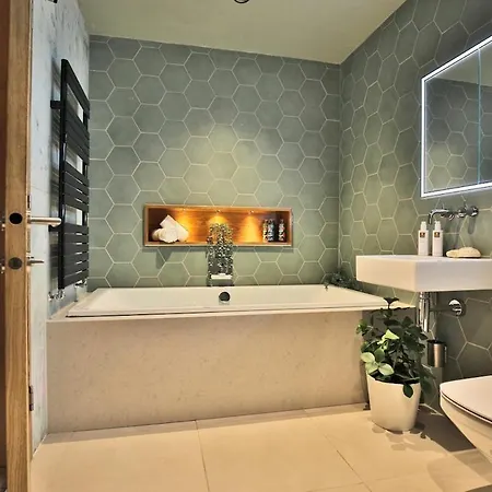 Luxury On The Shores Of Windermere * Bowness-on-Windermere