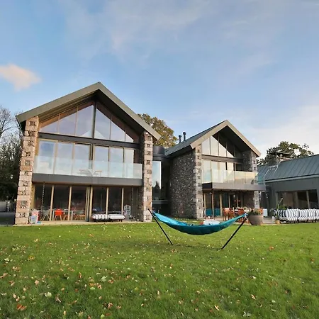 Luxury On The Shores Of Windermere