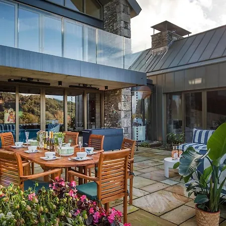 Luxury On The Shores Of Windermere Villa