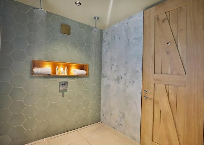 Luxury On The Shores Of Windermere