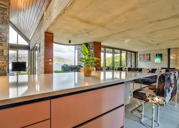 Luxury On The Shores Of Windermere *