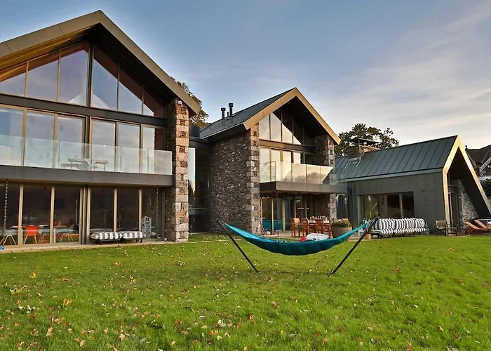 Luxury On The Shores Of Windermere Villa