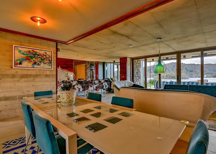 Luxury On The Shores Of Windermere Villa