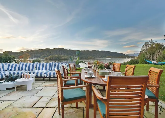 Luxury On The Shores Of Windermere *