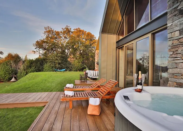 Luxury On The Shores Of Windermere Villa