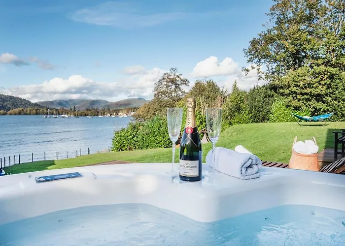 Luxury On The Shores Of Windermere Villa