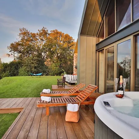 Luxury On The Shores Of Windermere Villa